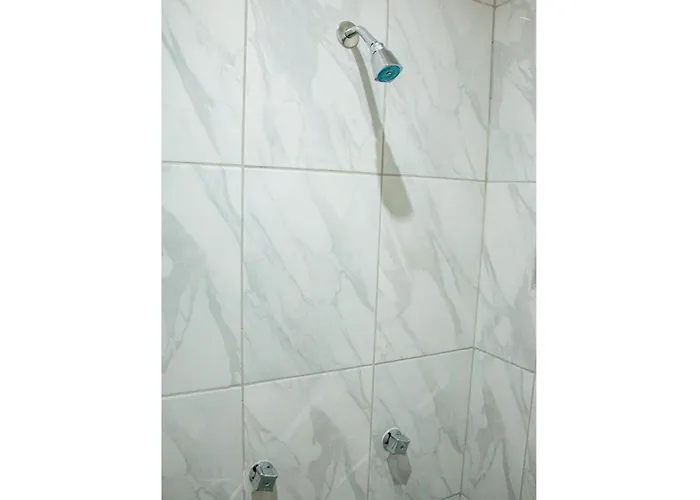 Hotel Oyo La Playa 3*
